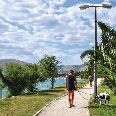 Gorgeous In Okrug Gornji With Wifi *