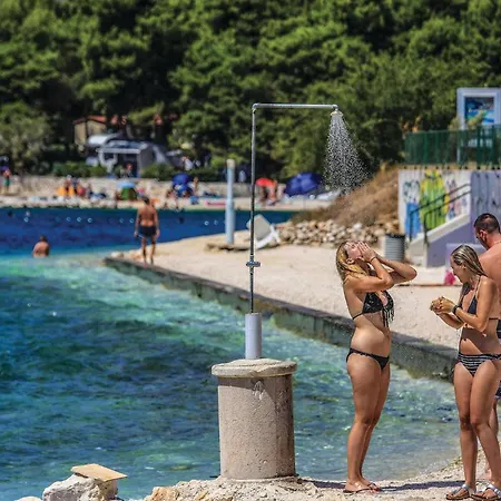 Gorgeous In Okrug Gornji With Wifi Lägenhet Trogir